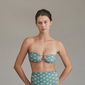 ACACIA LUMAHAI TOP. Cole is Punahele. Never been worn with tags.